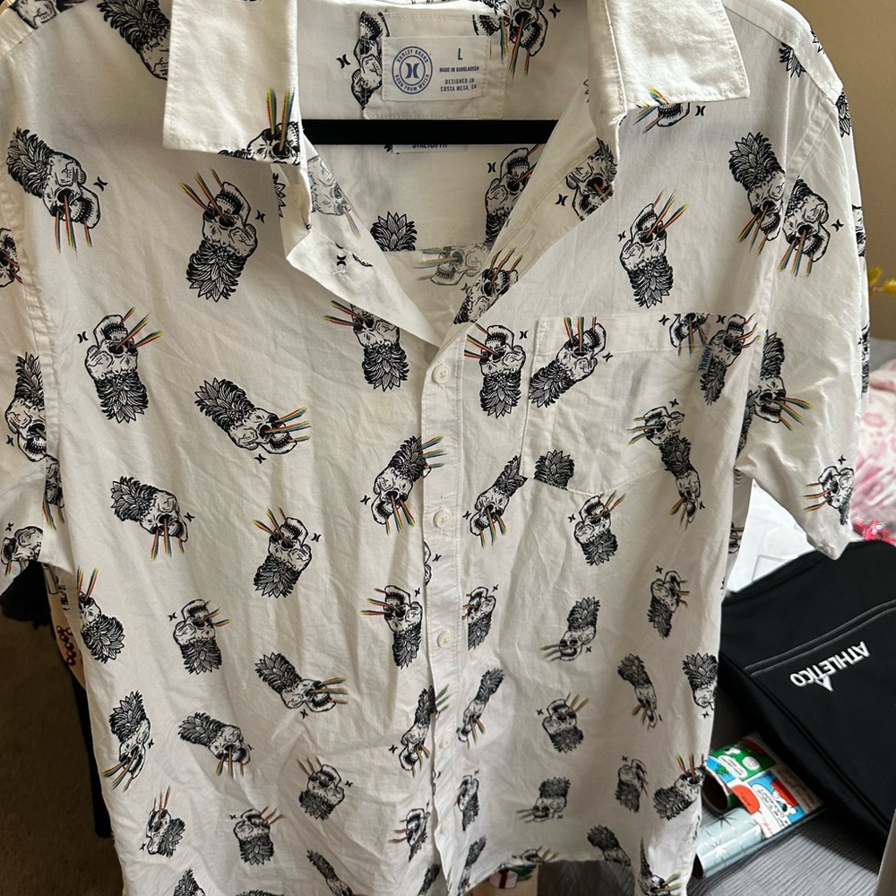 Hurley White Shirt rainbow skull Large